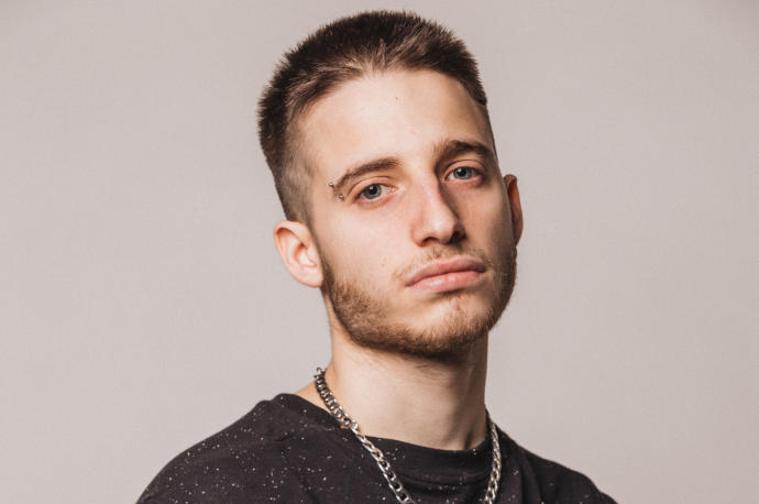 Uno de los artistas invitados: Wos.